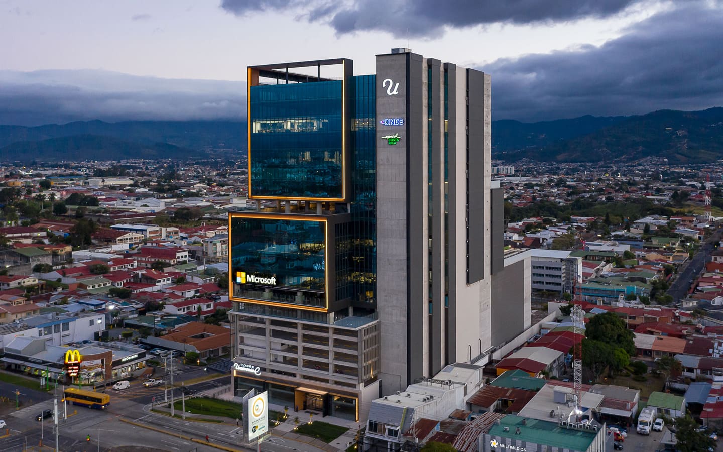 Torre Universal